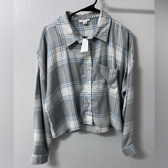 NEW American Eagle Cropped Flannel Size Medium NWT - Picture 1 of 6